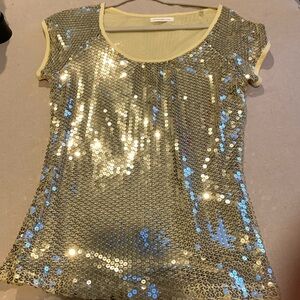 Shiny sequin lined gold top with yellow lining.  M/L